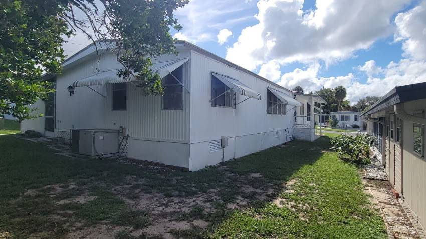 104 Baywood Drive a Dundee, FL Mobile or Manufactured Home for Sale